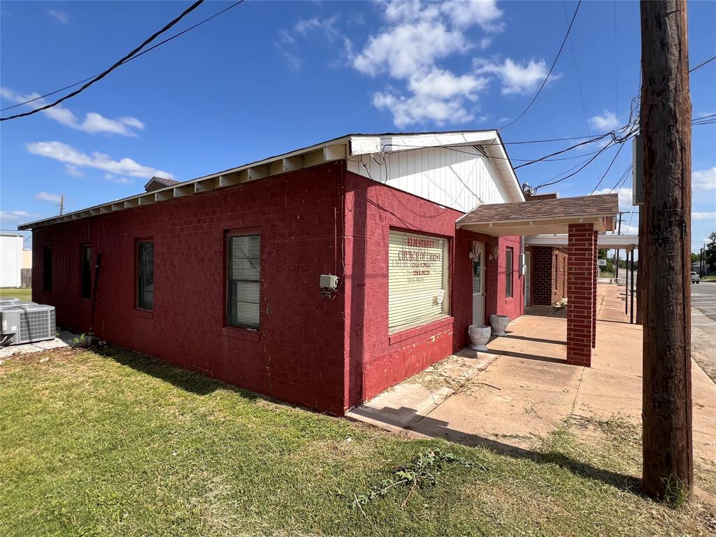 309 Pecos Property Photo 2