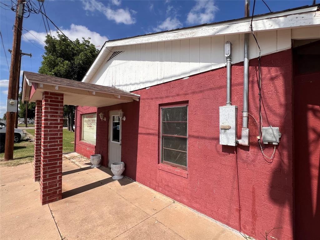 309 Pecos Property Photo 3