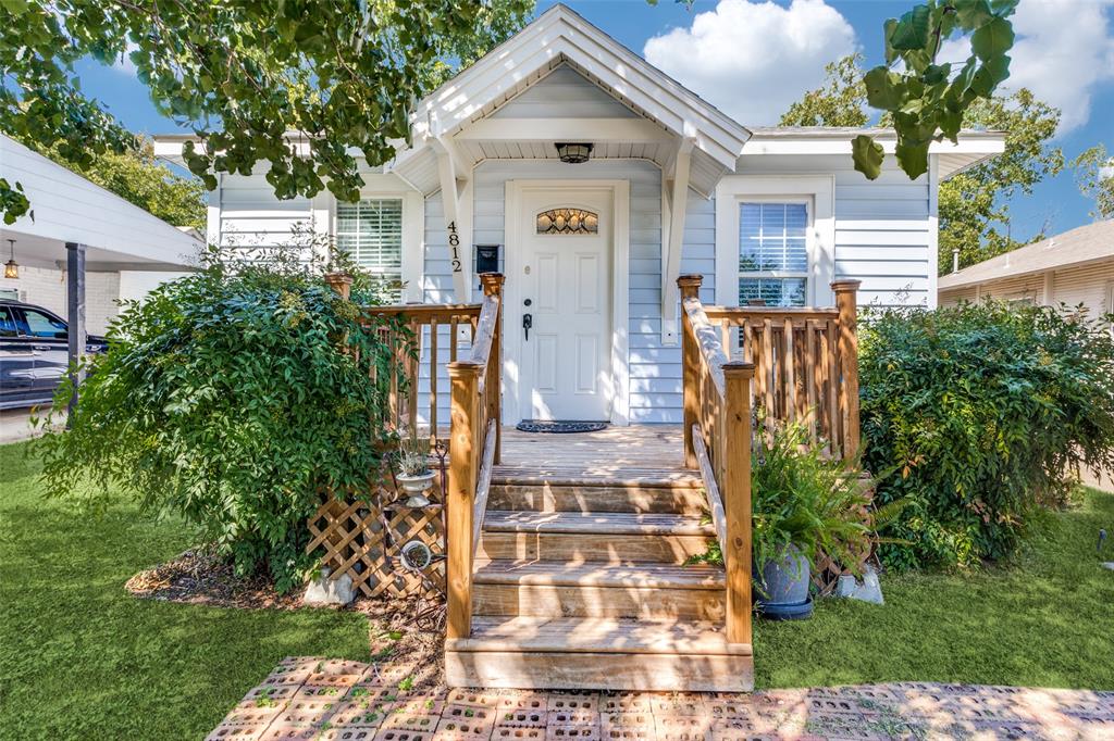4812 Calmont Avenue Property Photo 1