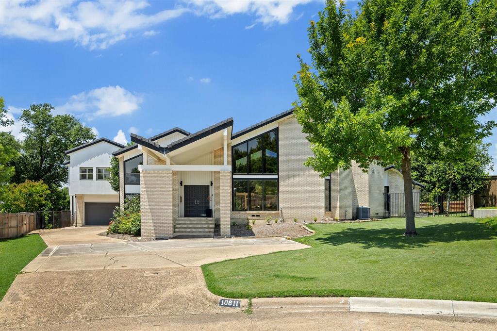 10811 Royal Park Drive Property Photo 1