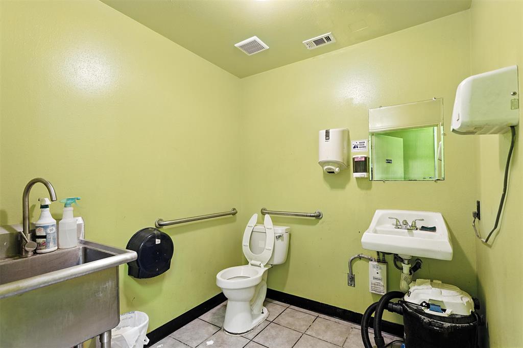 2400 W Moore Street Property Photo 11