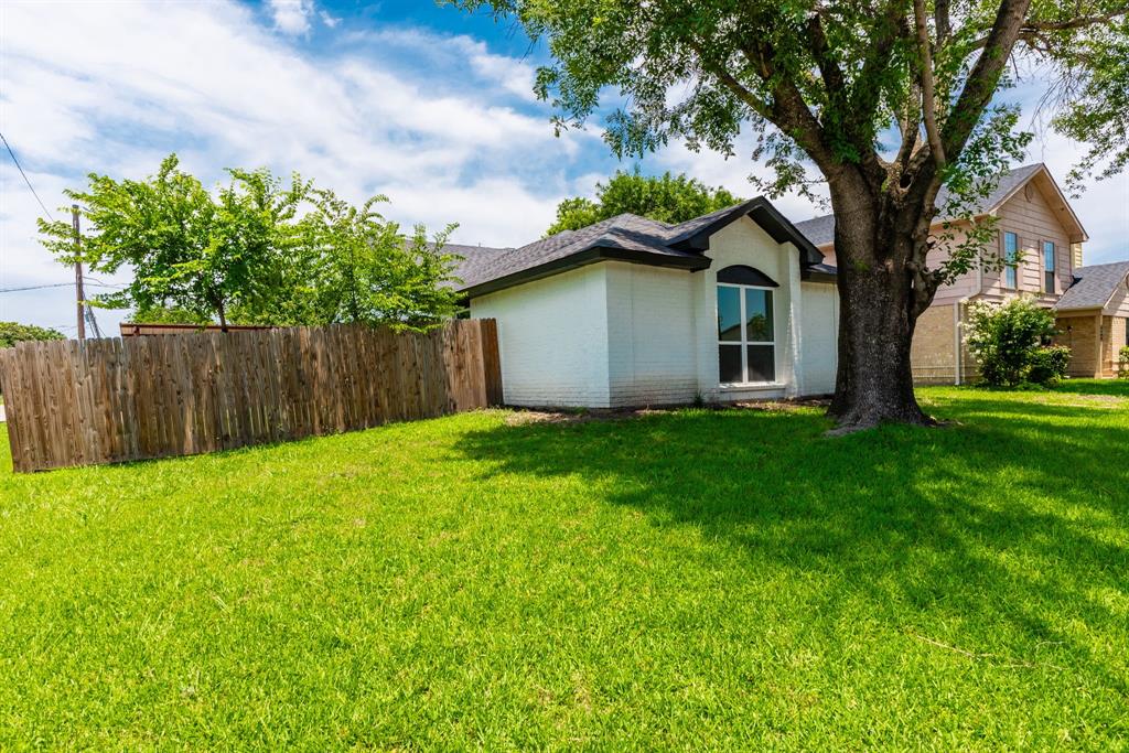 9505 Jennie Lee Lane Property Photo 3