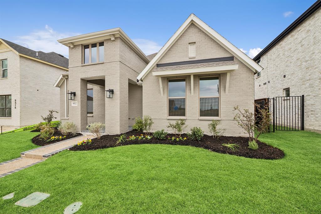 9512 Dahlia Boulevard Property Photo 1