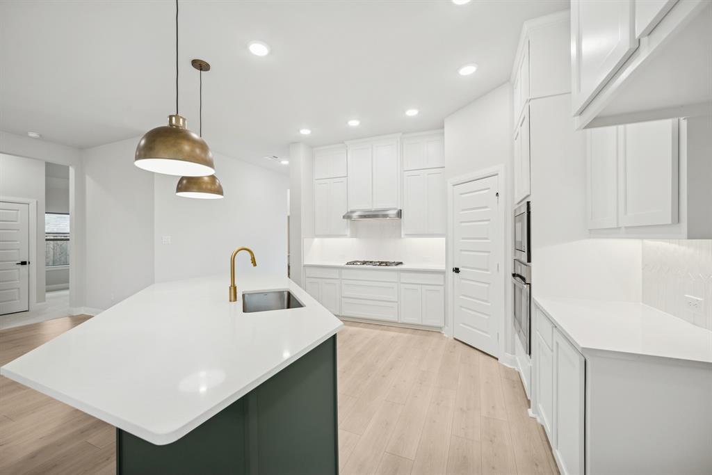 9512 Dahlia Boulevard Property Photo 12