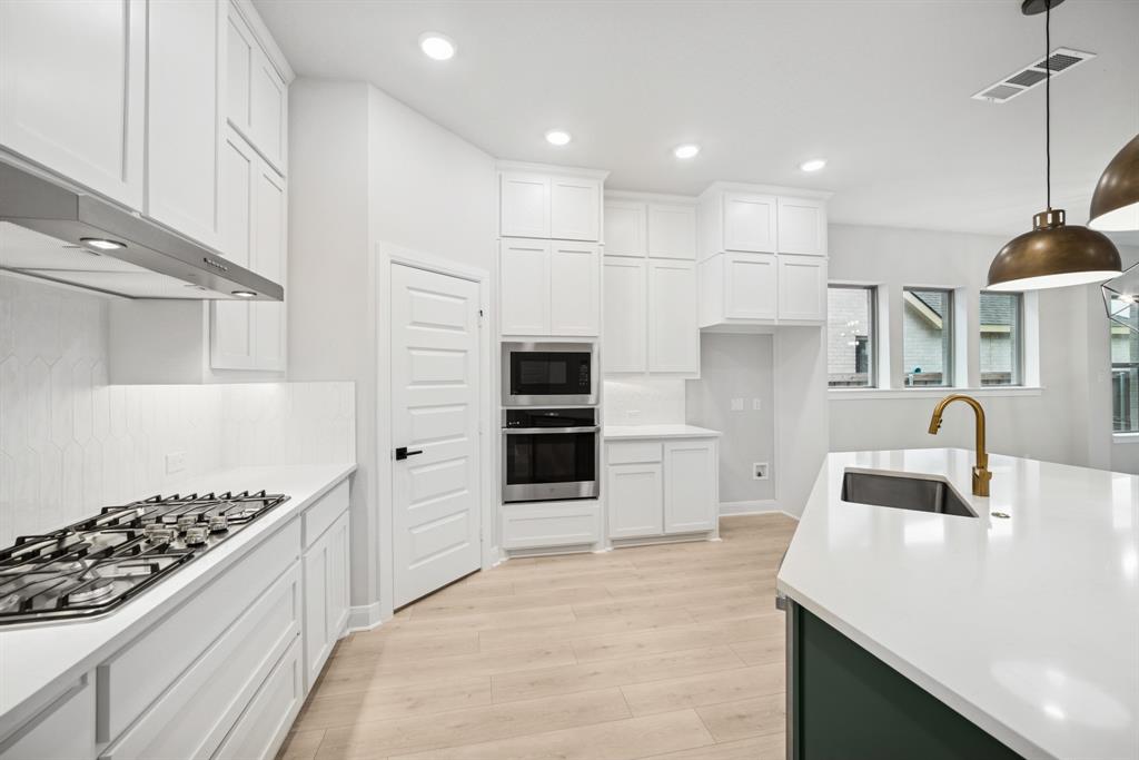 9512 Dahlia Boulevard Property Photo 15