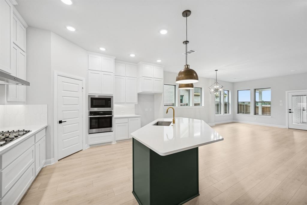 9512 Dahlia Boulevard Property Photo 16