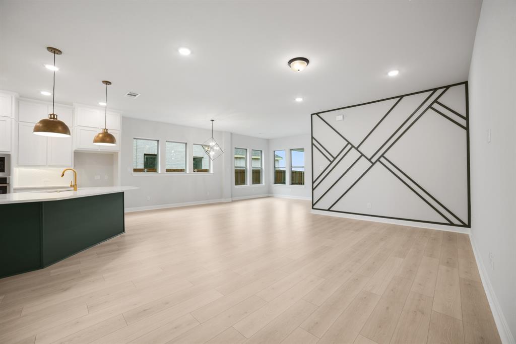 9512 Dahlia Boulevard Property Photo 17