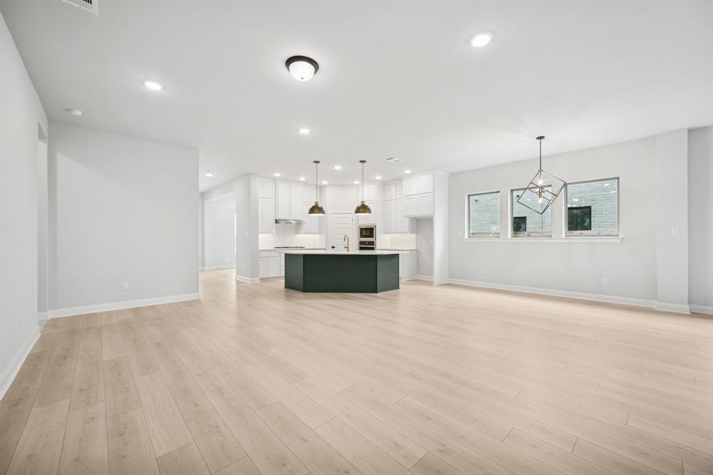 9512 Dahlia Boulevard Property Photo 19