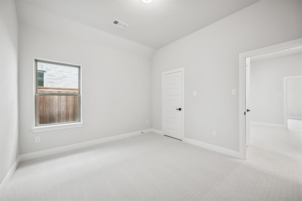 9512 Dahlia Boulevard Property Photo 20