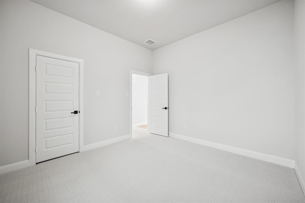9512 Dahlia Boulevard Property Photo 21