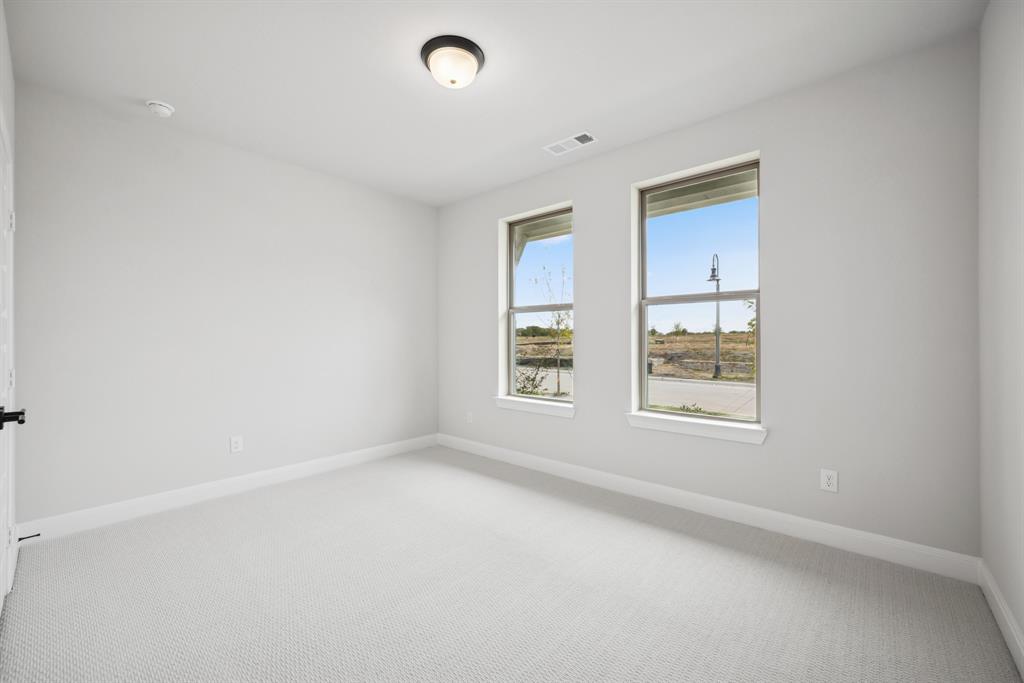 9512 Dahlia Boulevard Property Photo 22