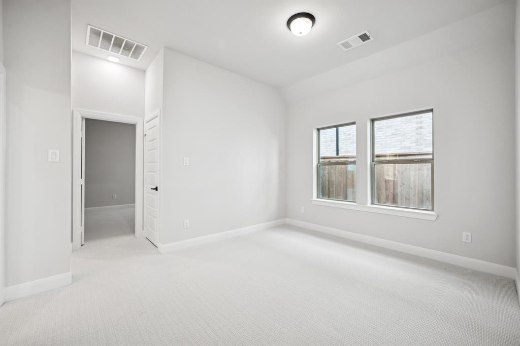 9512 Dahlia Boulevard Property Photo 25
