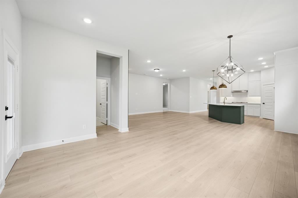 9512 Dahlia Boulevard Property Photo 29