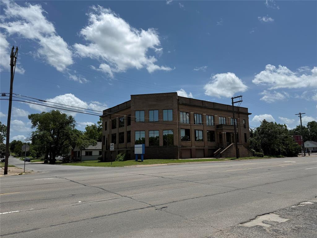 1100 S Austin Avenue Property Photo 2