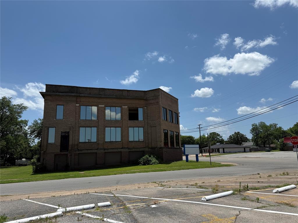 1100 S Austin Avenue Property Photo 6
