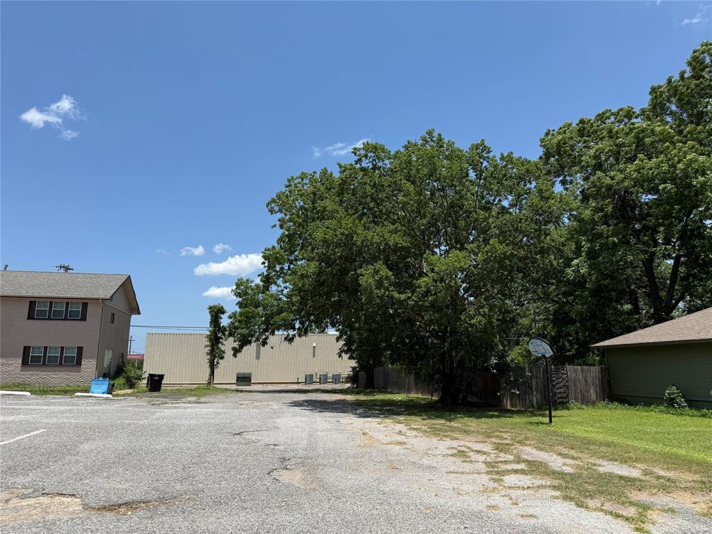 1100 S Austin Avenue Property Photo 8
