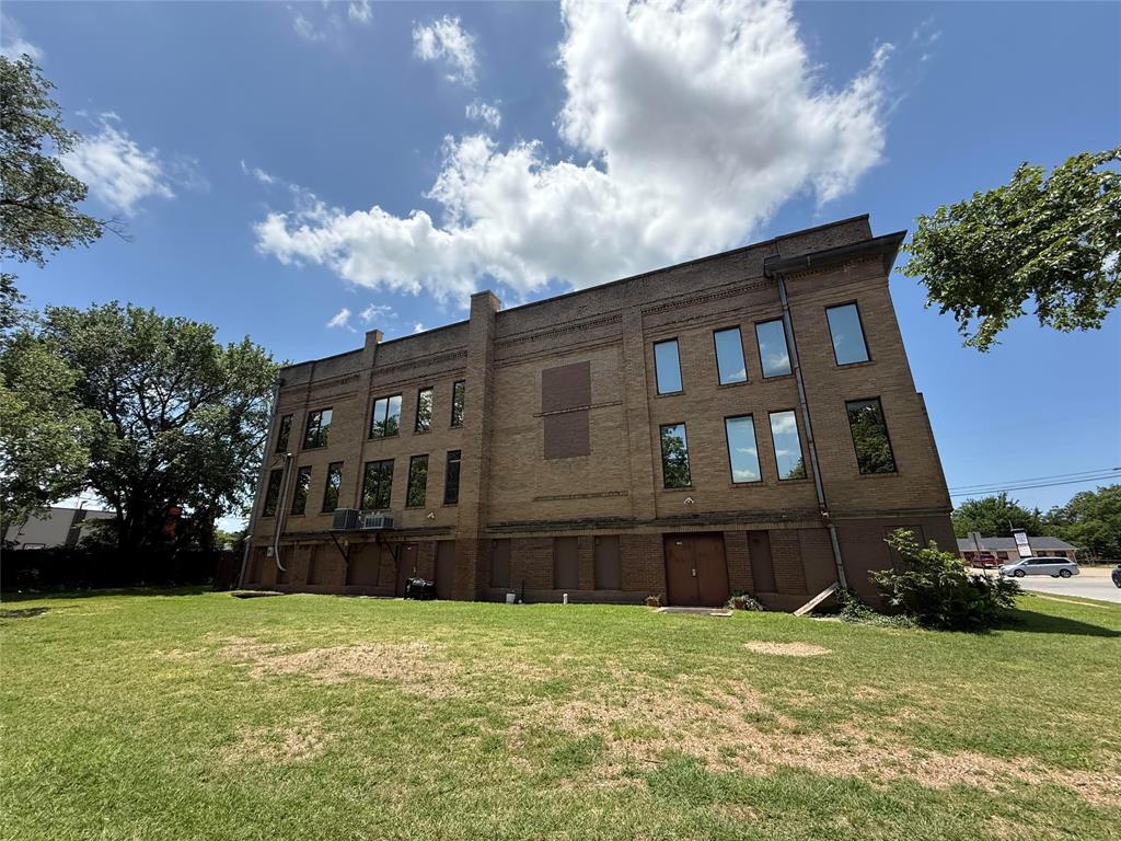 1100 S Austin Avenue Property Photo 11