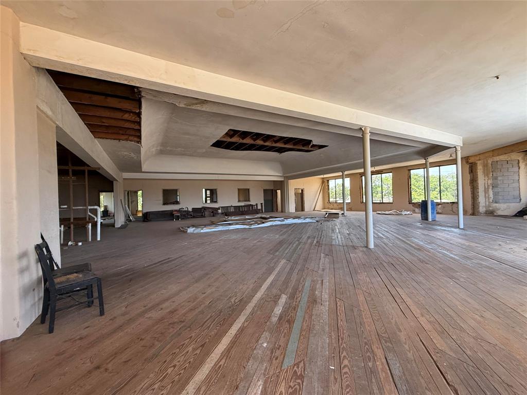 1100 S Austin Avenue Property Photo 13