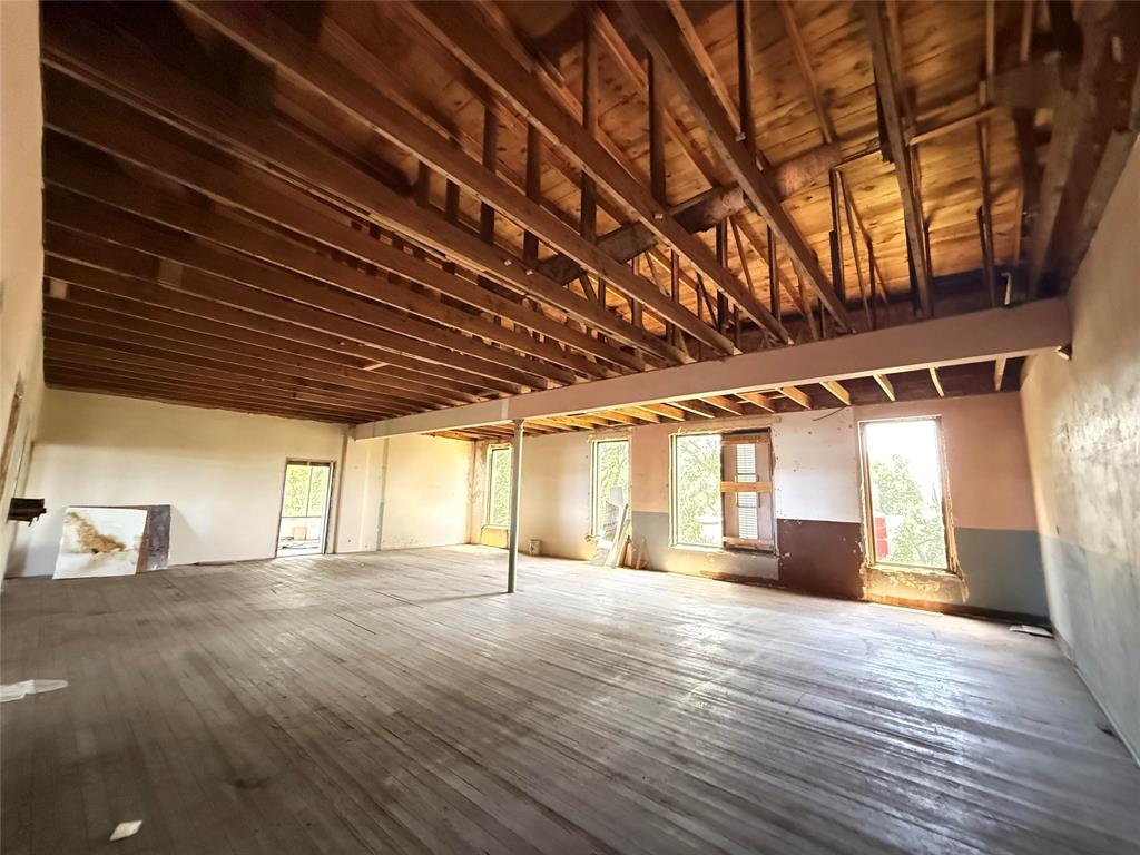 1100 S Austin Avenue Property Photo 14