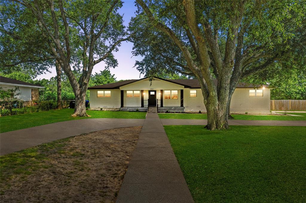 3501 Alta Vista Drive Property Photo 1