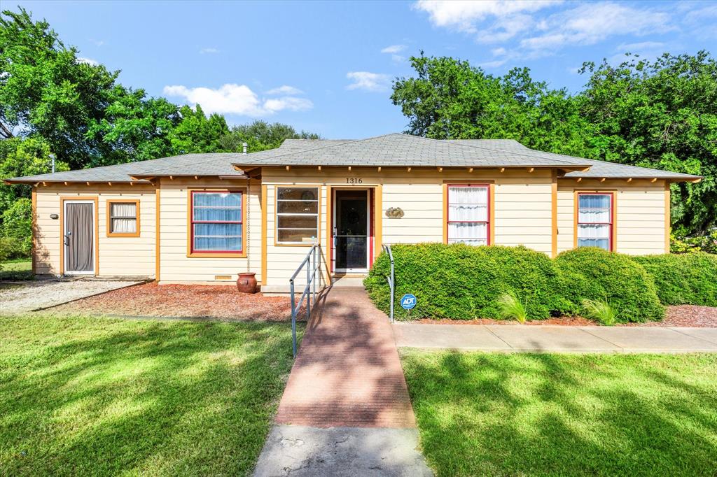 1316 Hall Street Property Photo 1