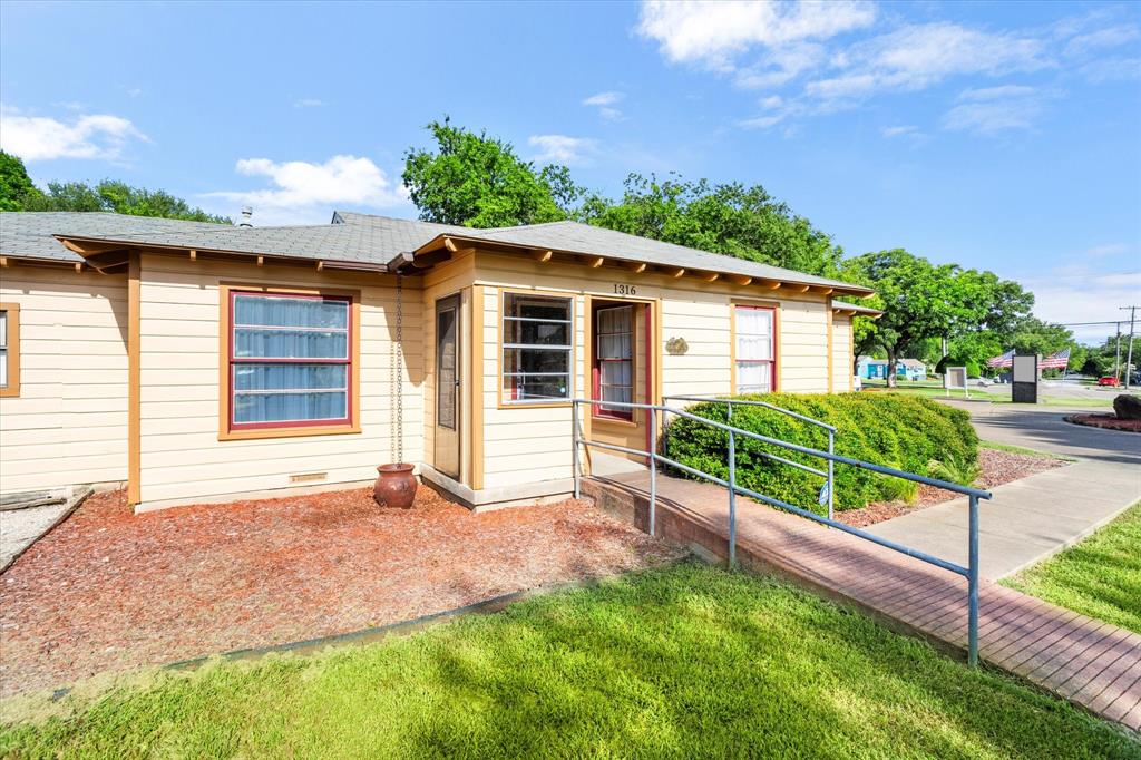 1316 Hall Street Property Photo 3