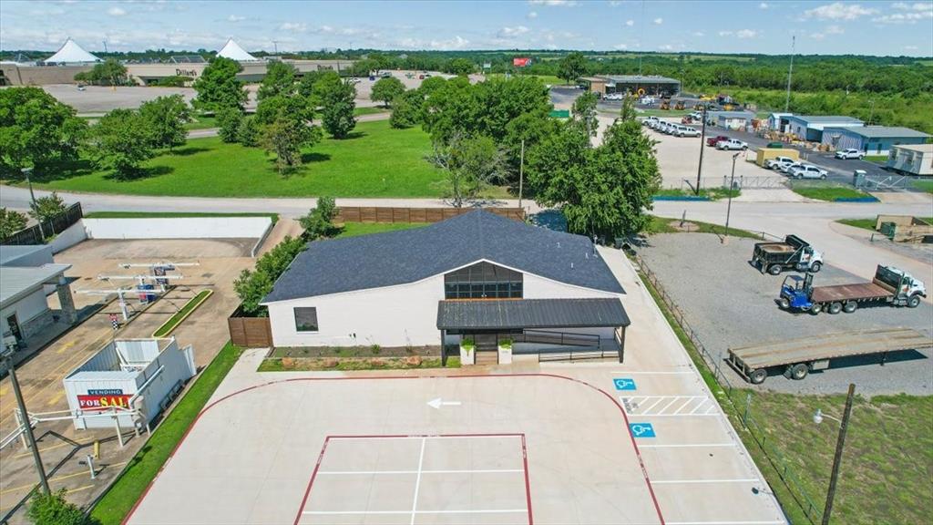5116 Texoma Parkway Property Photo 3
