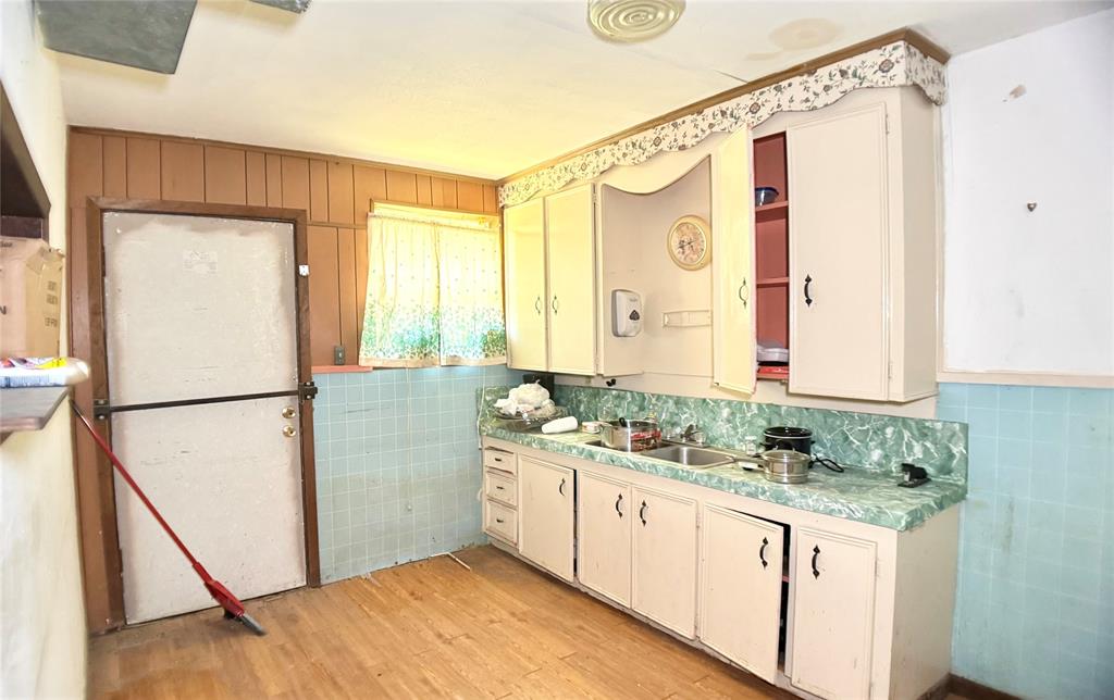 5212 Goodman Property Photo 14