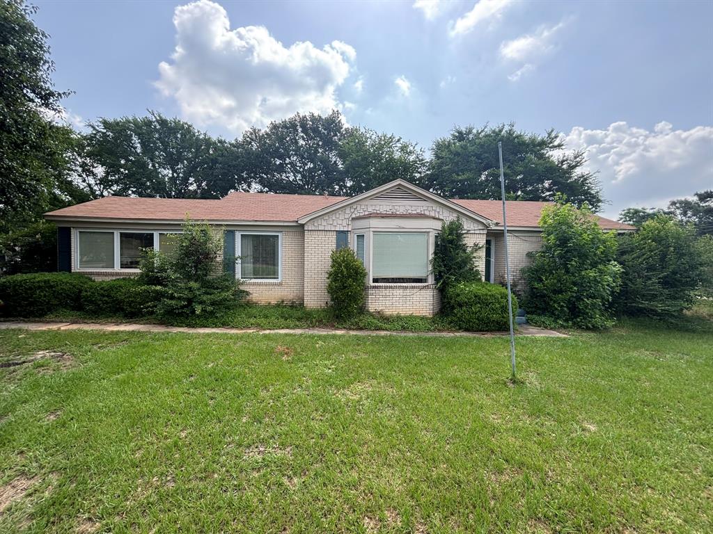 5735 County Road 1143 Property Photo 1