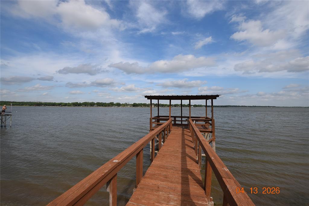 914 W Lake Drive Property Photo 3
