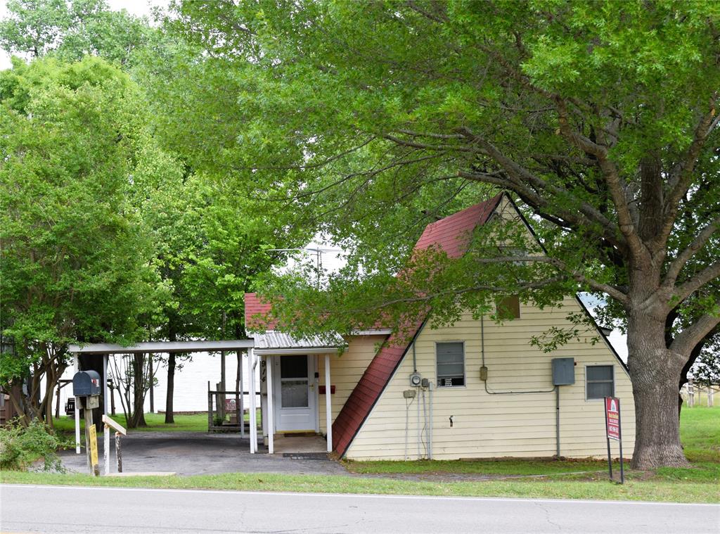 914 W Lake Drive Property Photo 4
