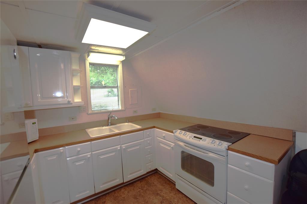 914 W Lake Drive Property Photo 10