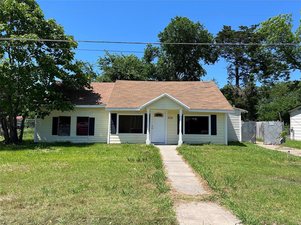 220 W Denison Avenue Property Photo 1