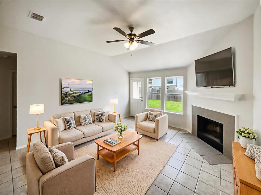1526 Warrington Way Property Photo 2