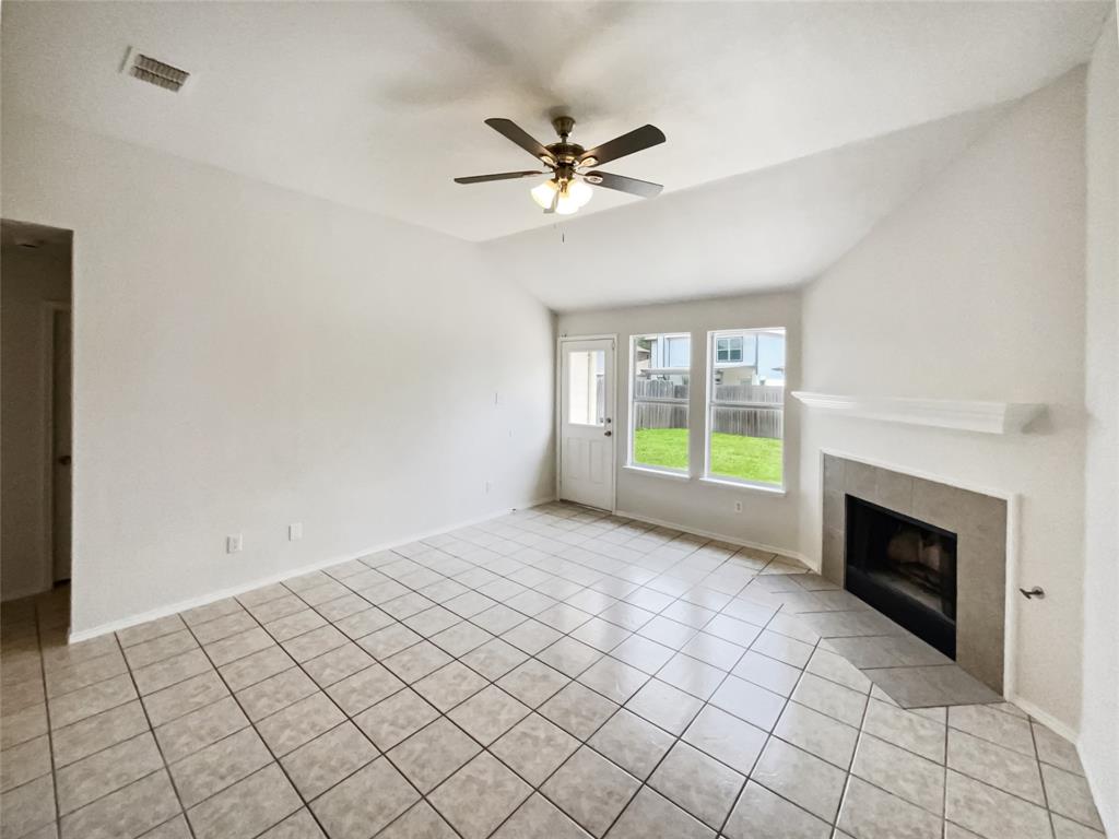 1526 Warrington Way Property Photo 3