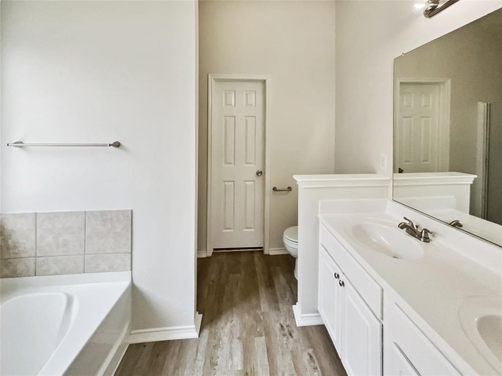 1526 Warrington Way Property Photo 7