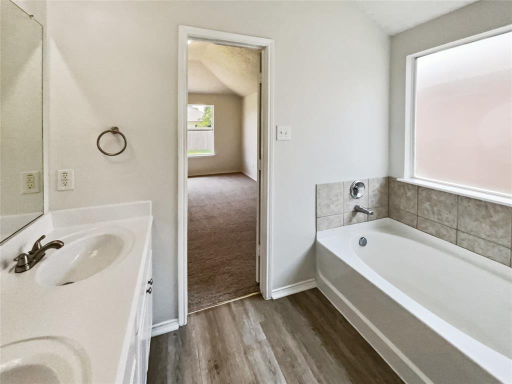 1526 Warrington Way Property Photo 15