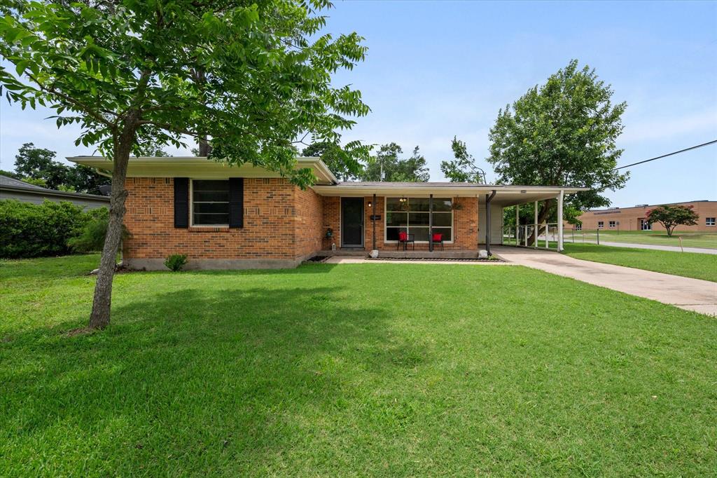 2040 Bowie Drive Property Photo 1