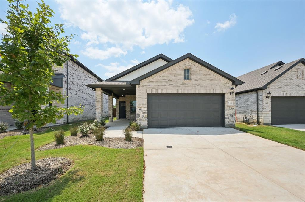 213 Greenbriar Drive Property Photo 1