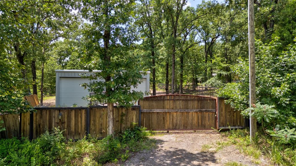136 Kings Row Property Photo 1