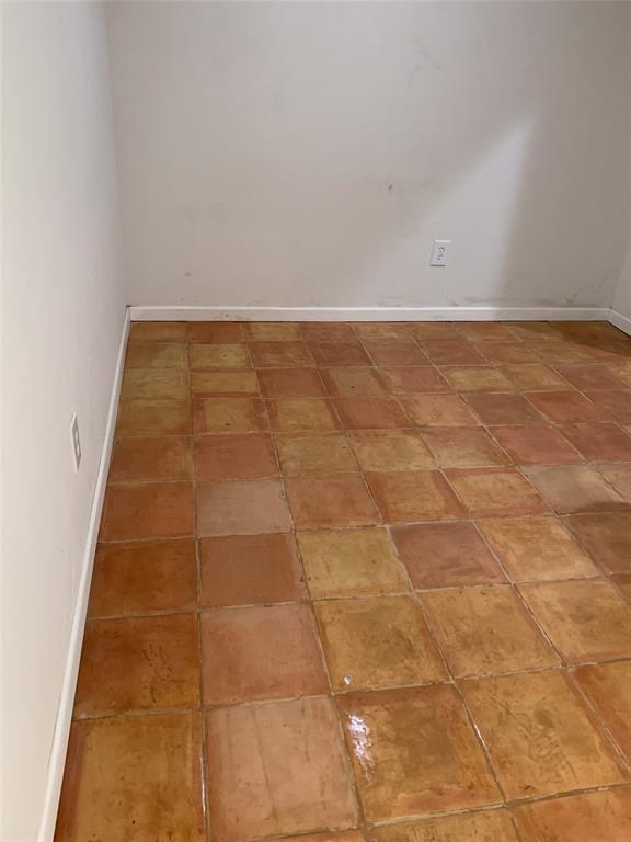 136 Kings Row Property Photo 3