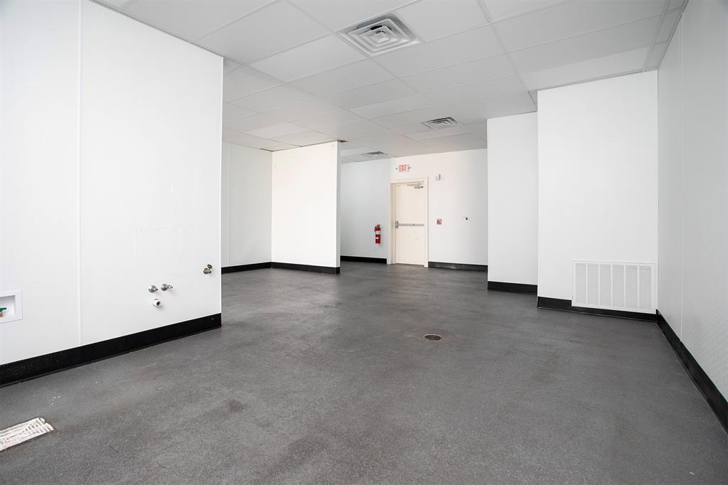 5627 S Broadway Avenue Property Photo 28