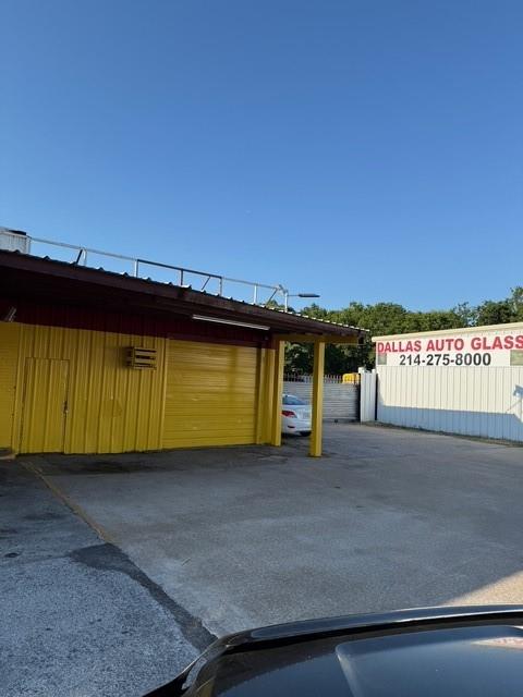 3806 S Buckner Boulevard Property Photo 1