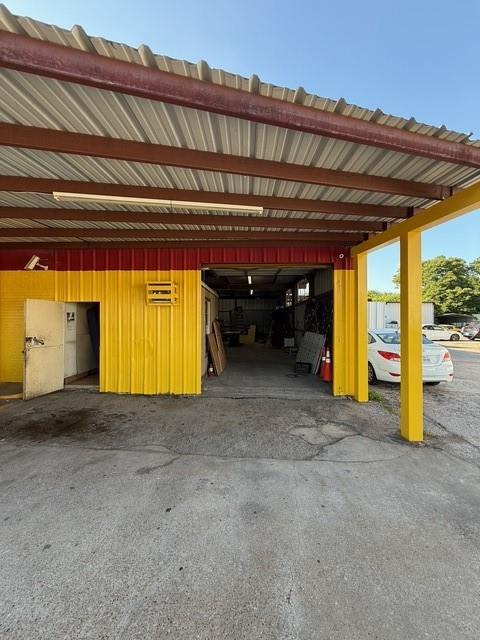 3806 S Buckner Boulevard Property Photo 3