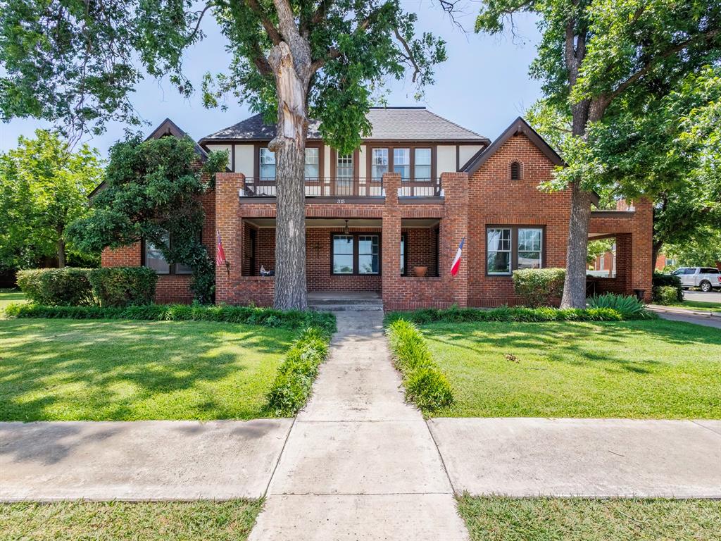 315 W Pecan Street Property Photo 1