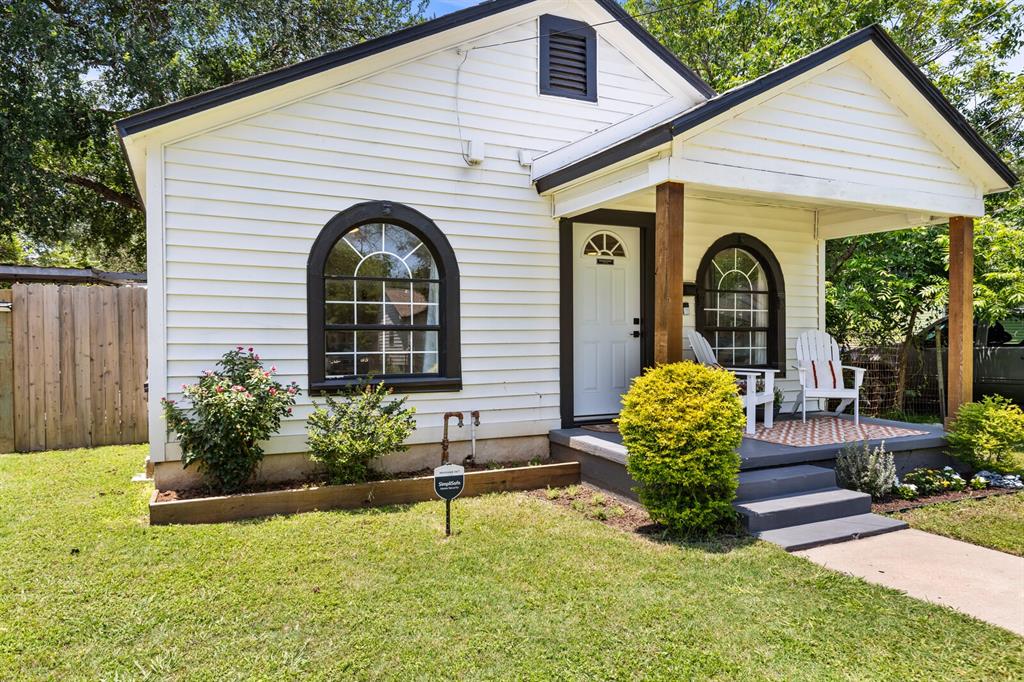 1204 Maxfield Street Property Photo 2