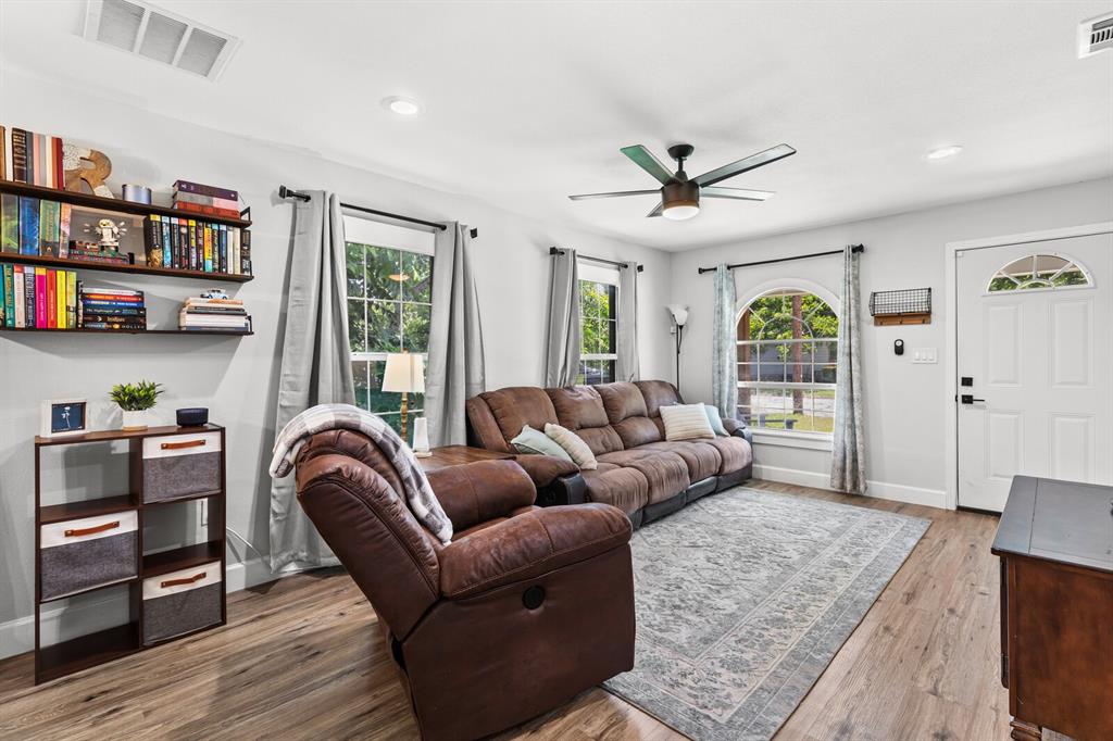 1204 Maxfield Street Property Photo 4