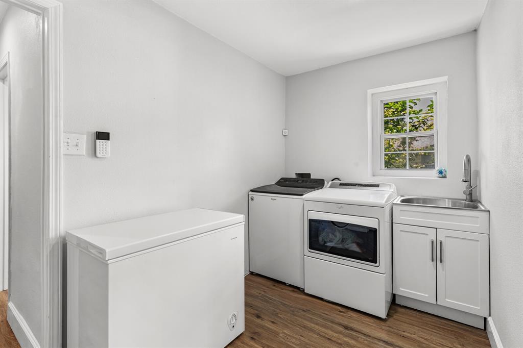 1204 Maxfield Street Property Photo 11