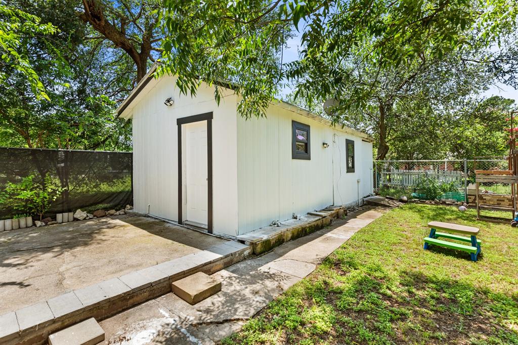 1204 Maxfield Street Property Photo 19