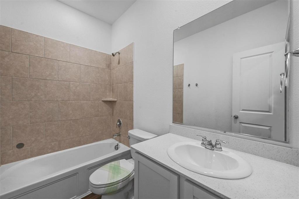 5025 Salinger Drive Property Photo 14